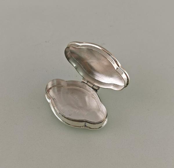 Pillendose oval geschweift