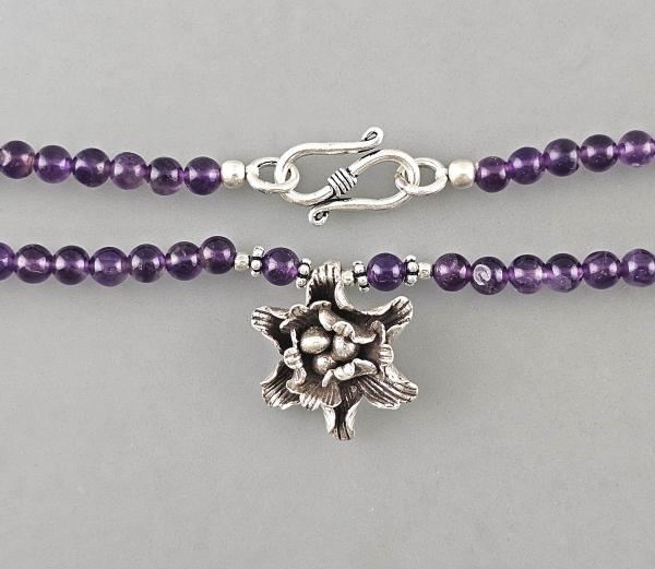 Amethystperlen Collier Blütenanhänger