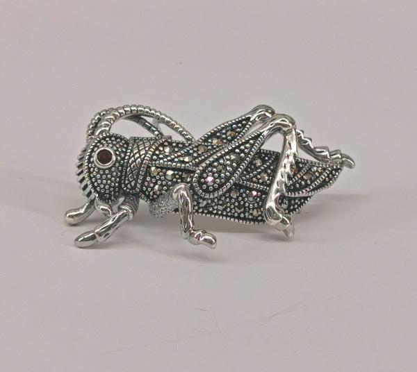 Anhänger Brosche Grille mit Markasiten und Granat