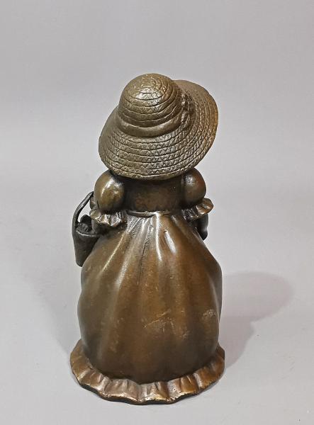 Bronze Tischglocke Mädchen