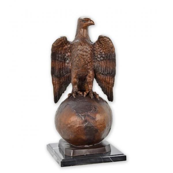 Bronze Skulptur Adler auf Globus