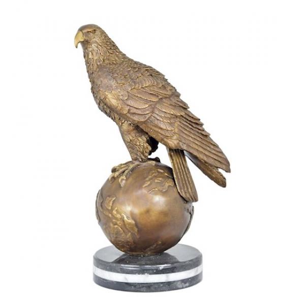Bronze Skulptur Adler auf Globus sitzend