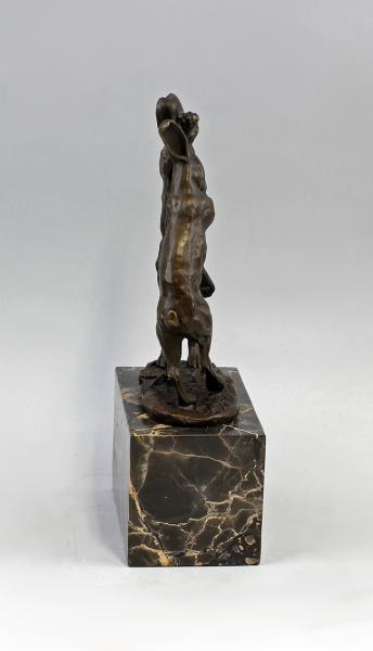Bronze Hasen im Zweikampf