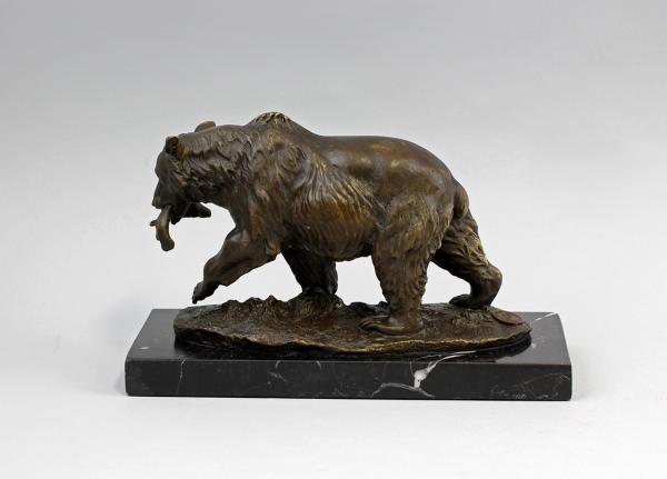 Milo, Bronze Bär mit Fisch
