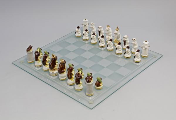 Schachspiel-Figuren Mäuse weiß Frösche braun