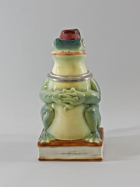 Bierkrug Frosch auf Buch hell