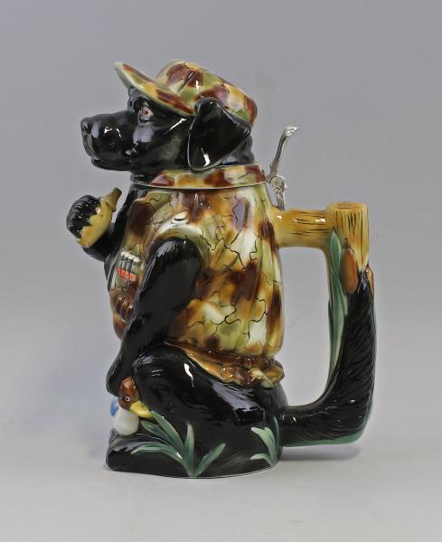 Figuren-Bierkrug Hund Tarnanzug "Labrador" schwarz