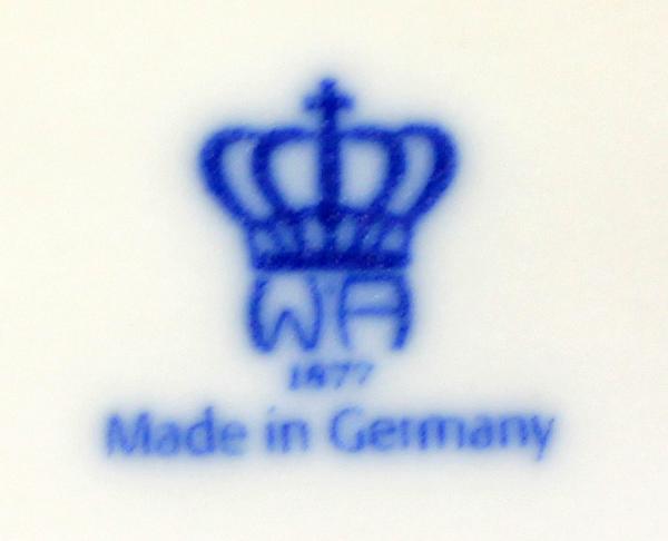 Badedame mit Hund weiss