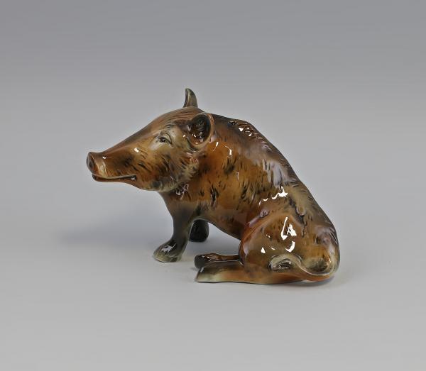 Wildschwein Bache sitzend
