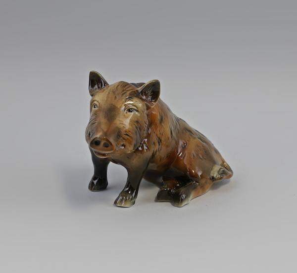 Wildschwein Bache sitzend