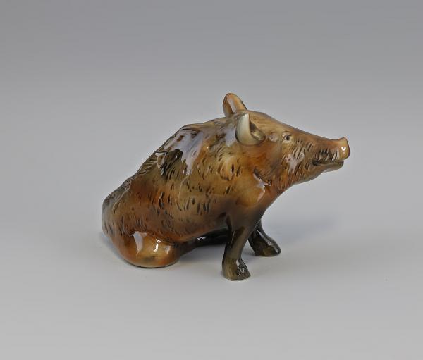 Wildschwein Bache sitzend