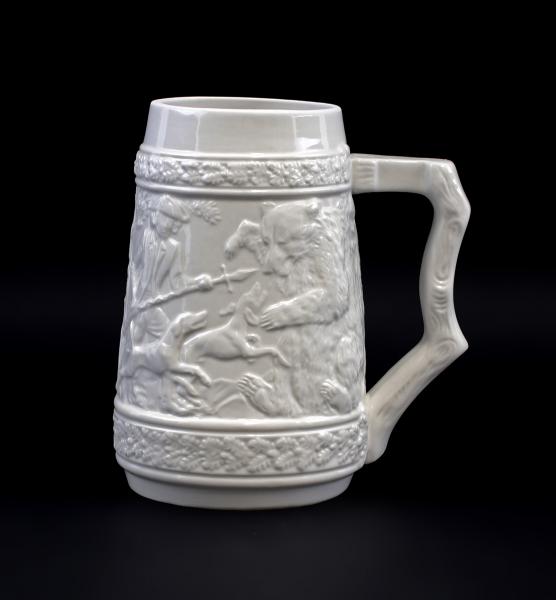 Bierkrug weiß Relief Jagd 1 Liter