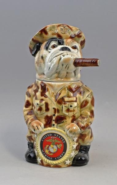 Figuren-Bierkrug Bulldogge in Tarnuniform