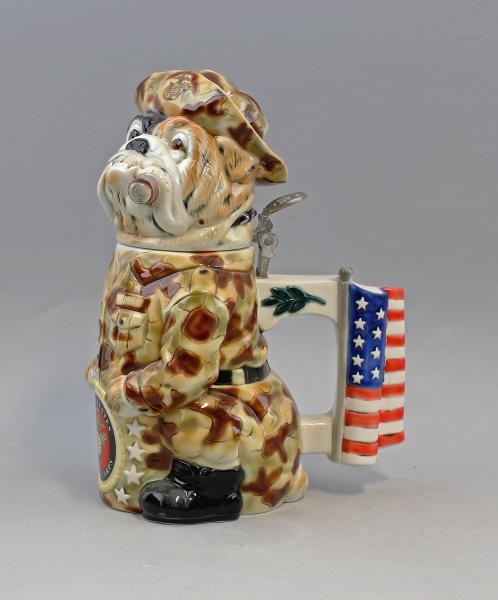 Figuren-Bierkrug Bulldogge in Tarnuniform