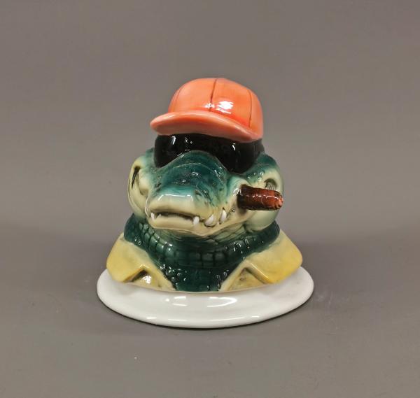 Briefbeschwerer Krokodil mit Basecap Sonnenbrille Zigarre ungemarkt