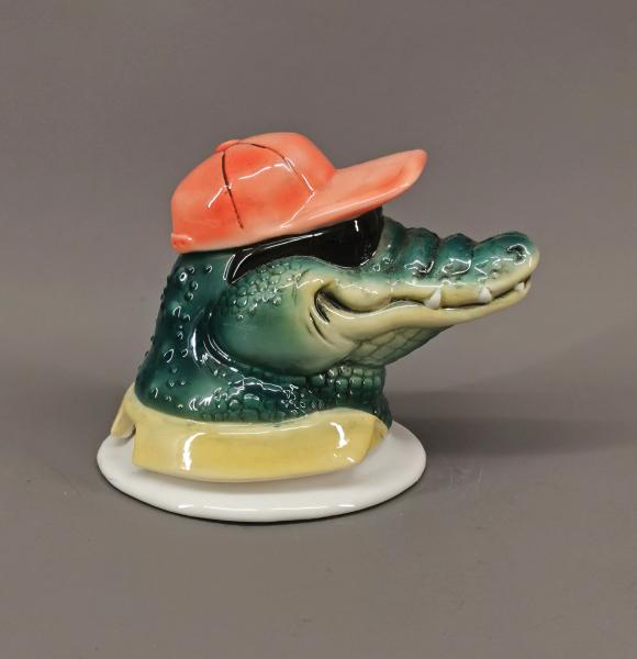 Briefbeschwerer Krokodil mit Basecap Sonnenbrille Zigarre ungemarkt