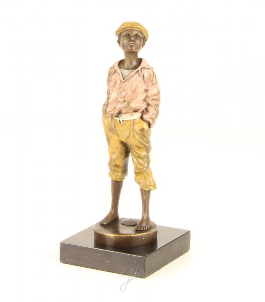 Bronze Skulptur pfeifender Knabe