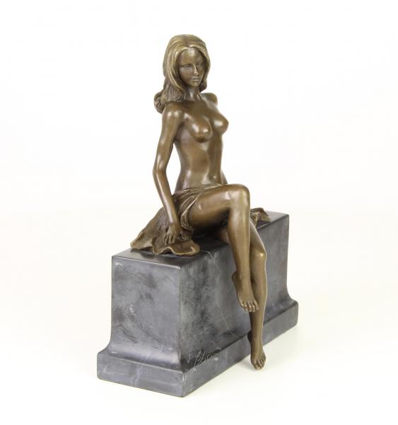 Bronze Skulptur Halbnackte Frau