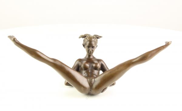 Bronze Skulptur nackte Frau turnend