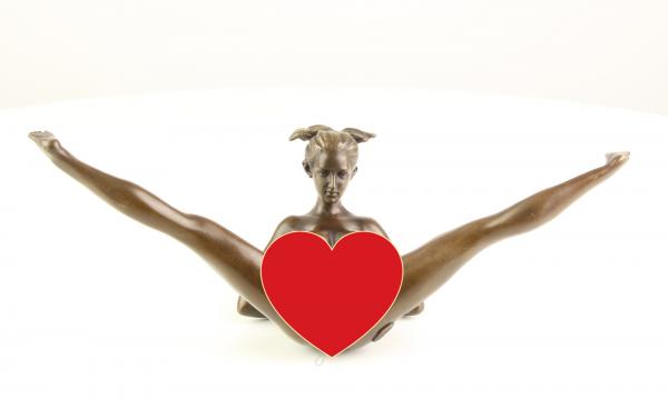 Bronze Skulptur nackte Frau turnend