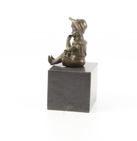 Bronze Skulptur kleines Mädchen sitzend