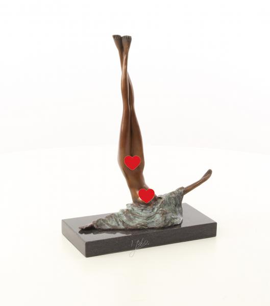 Bronze Skulptur Turner Akt "Tarnung"