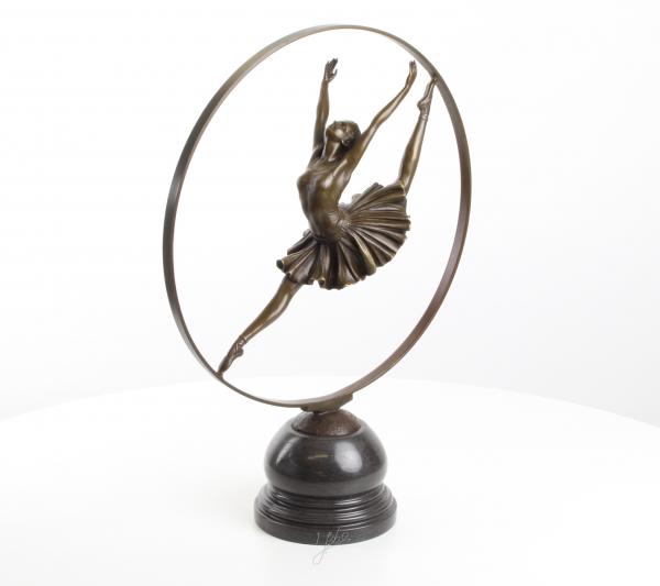 Figur einer Ring-Tänzerin