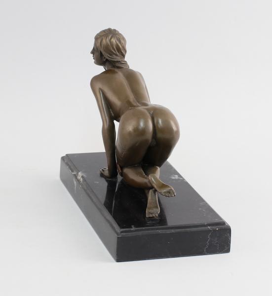 Bronze Figur Nackte knieend