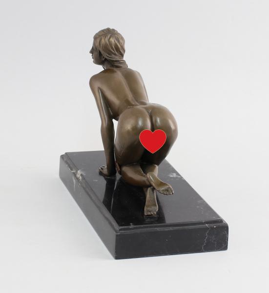 Bronze Figur Nackte knieend