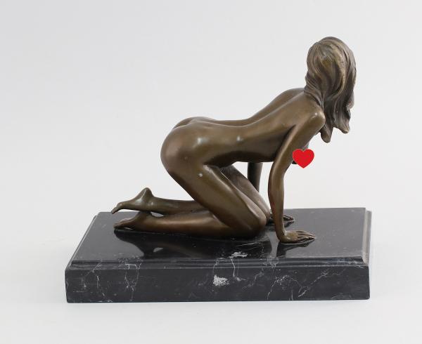 Bronze Figur Nackte knieend