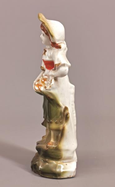Nippes-Figur Thüringen Bäuerin mit Korn und Sichel