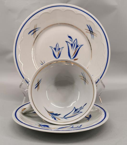 Porzellan Vitrinen-Tasse handgemalt Art déco Sammeltasse
