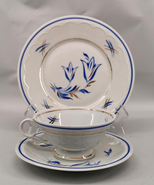 Porzellan Vitrinen-Tasse handgemalt Art déco Sammeltasse