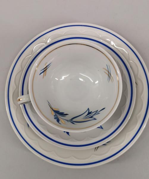Porzellan Vitrinen-Tasse handgemalt Art déco Sammeltasse