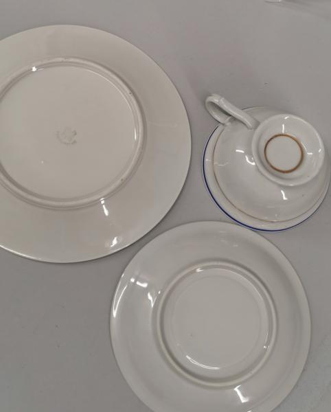 Porzellan Vitrinen-Tasse handgemalt Art déco Sammeltasse
