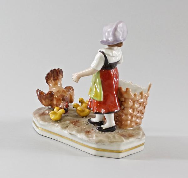 Mädchen mit Hühnern