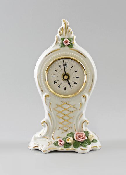 Uhr mit Blüten-Belag
