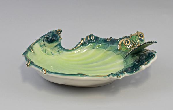 Muschelschale groß mit Schmetterling, grün