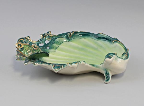 Muschelschale groß mit Schmetterling, grün