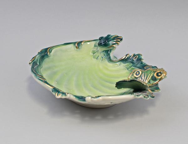 Muschelschale groß mit Schmetterling, grün